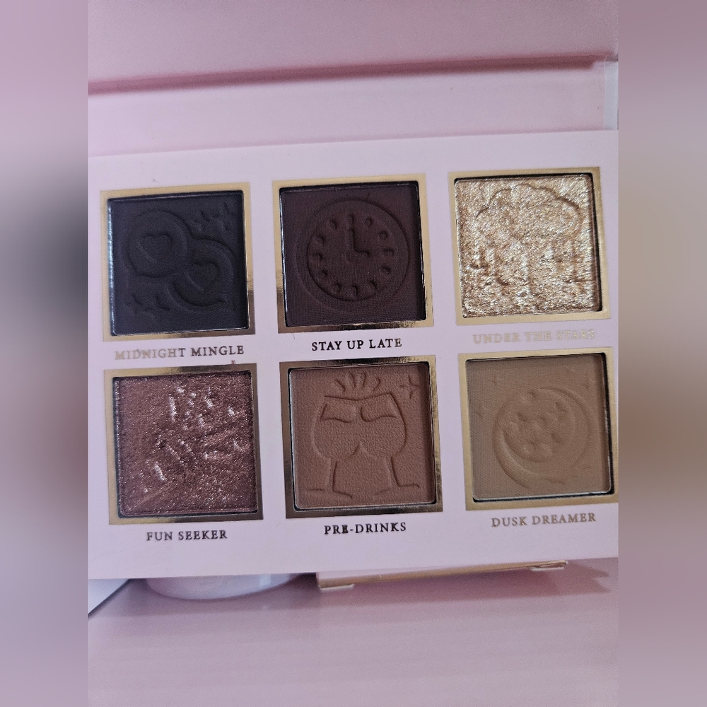 Makeup Bundle - Picture 2 of 3